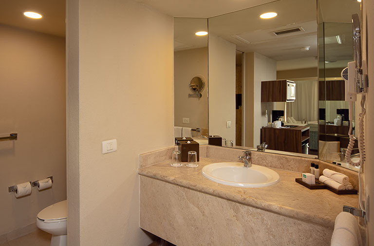 Sunset World Resorts & Vacations Experiences – Resorts -Ocean Spa Hotel | Spa Room – bathroom