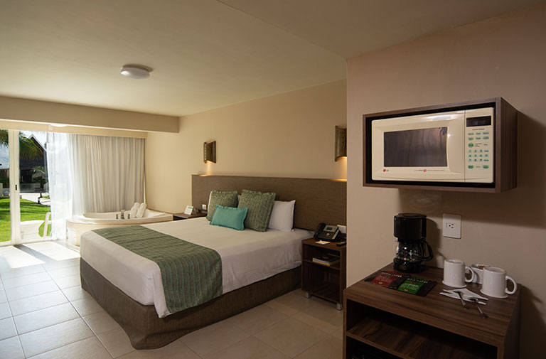 Sunset World Resorts & Vacations Experiences – Resorts -Ocean Spa Hotel | Spa Room – microwave and coffee maker