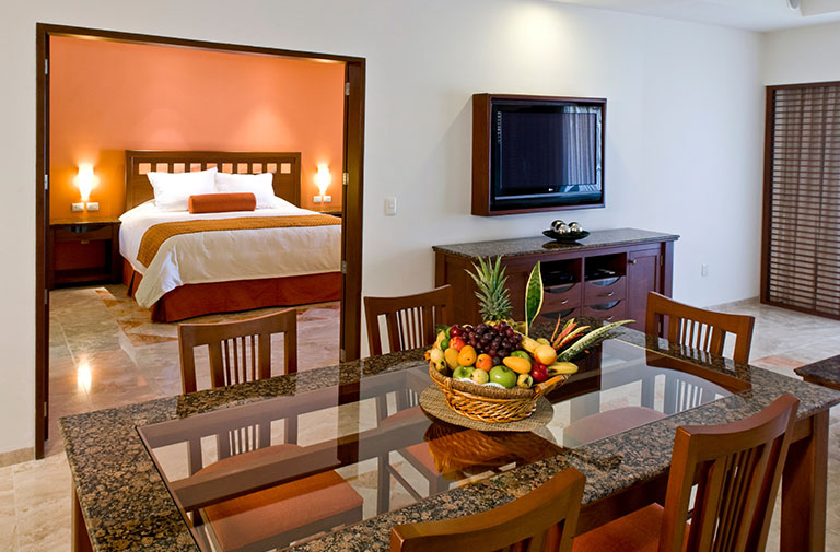 Sunset World – Resorts – Hacienda Tres Rios | Bedroom Sala Pantalla
