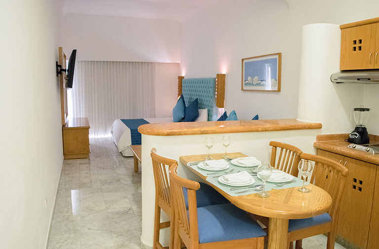 Sunset World – Resorts – Sunset Marina Resort & Yacht Club | Bedroom Comedor Cama