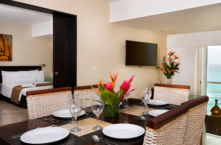 Sunset World – Resorts – Sunset Royal Beach Resort | Bedroom Two Comedor