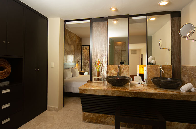 Sunset-Royal-Two-Bedroom-Bano-Cama