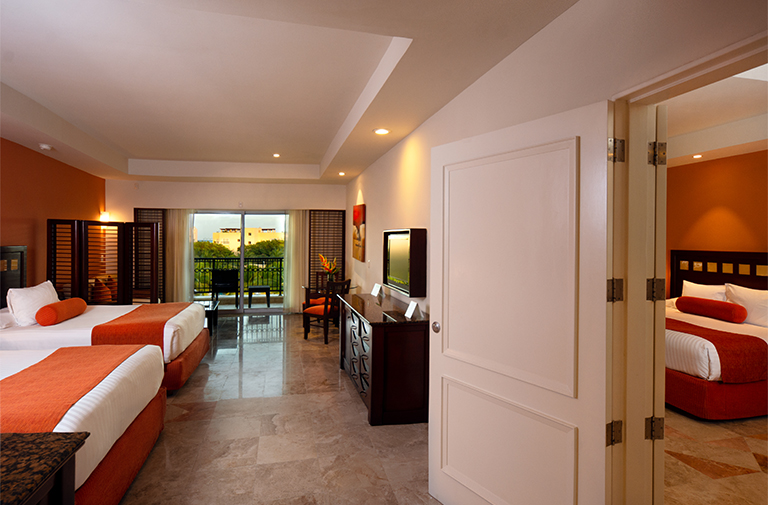 Sunset World – Resorts – Hacienda Tres Rios | Family Suite